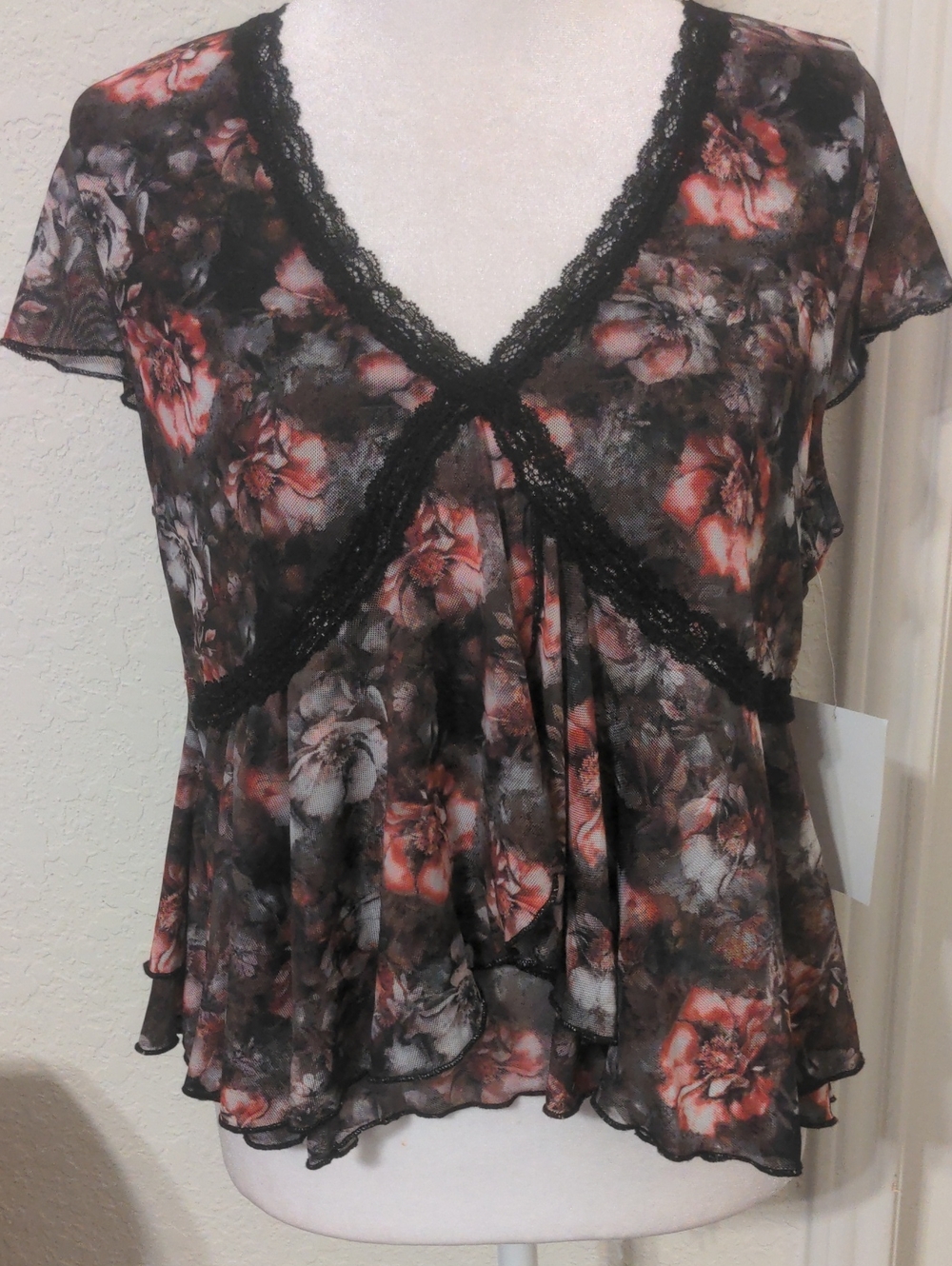 Rebellious Dreamer Junior Brown & Pink Floral Shirt Sleeve Crop Top. Size XL NWT